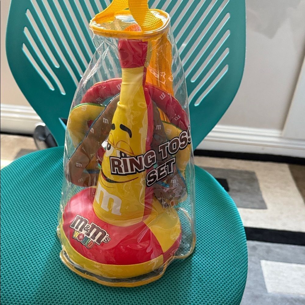M&M'S Colorful Ring Toss Game - Red & Yellow